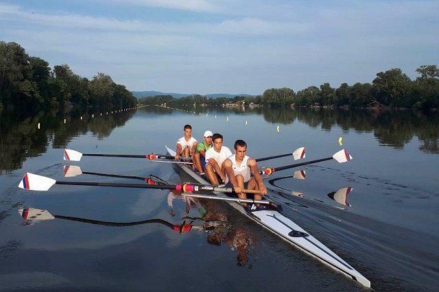 Pet srpskih juniorskih čamaca na planetarnom šampionatu u Račicama